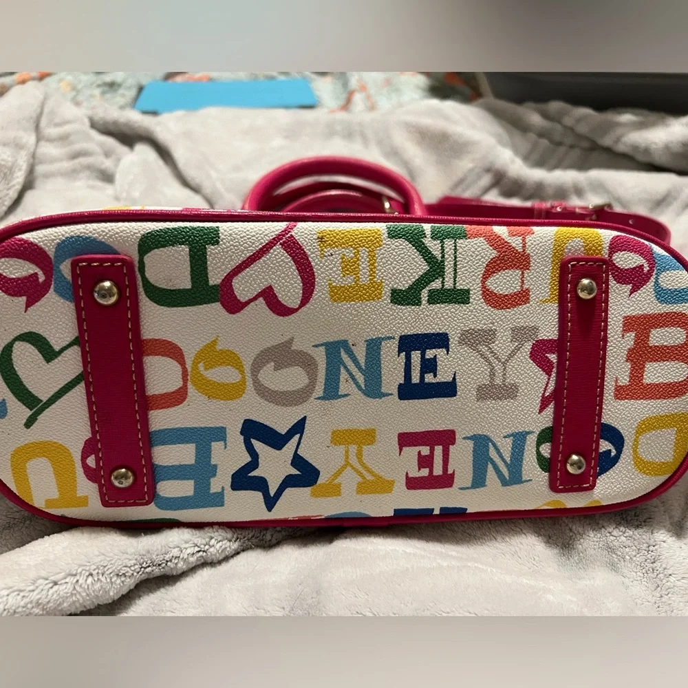 Dooney & Bourke purse, pre-owned but in excellent condition - Picture 7 of 7